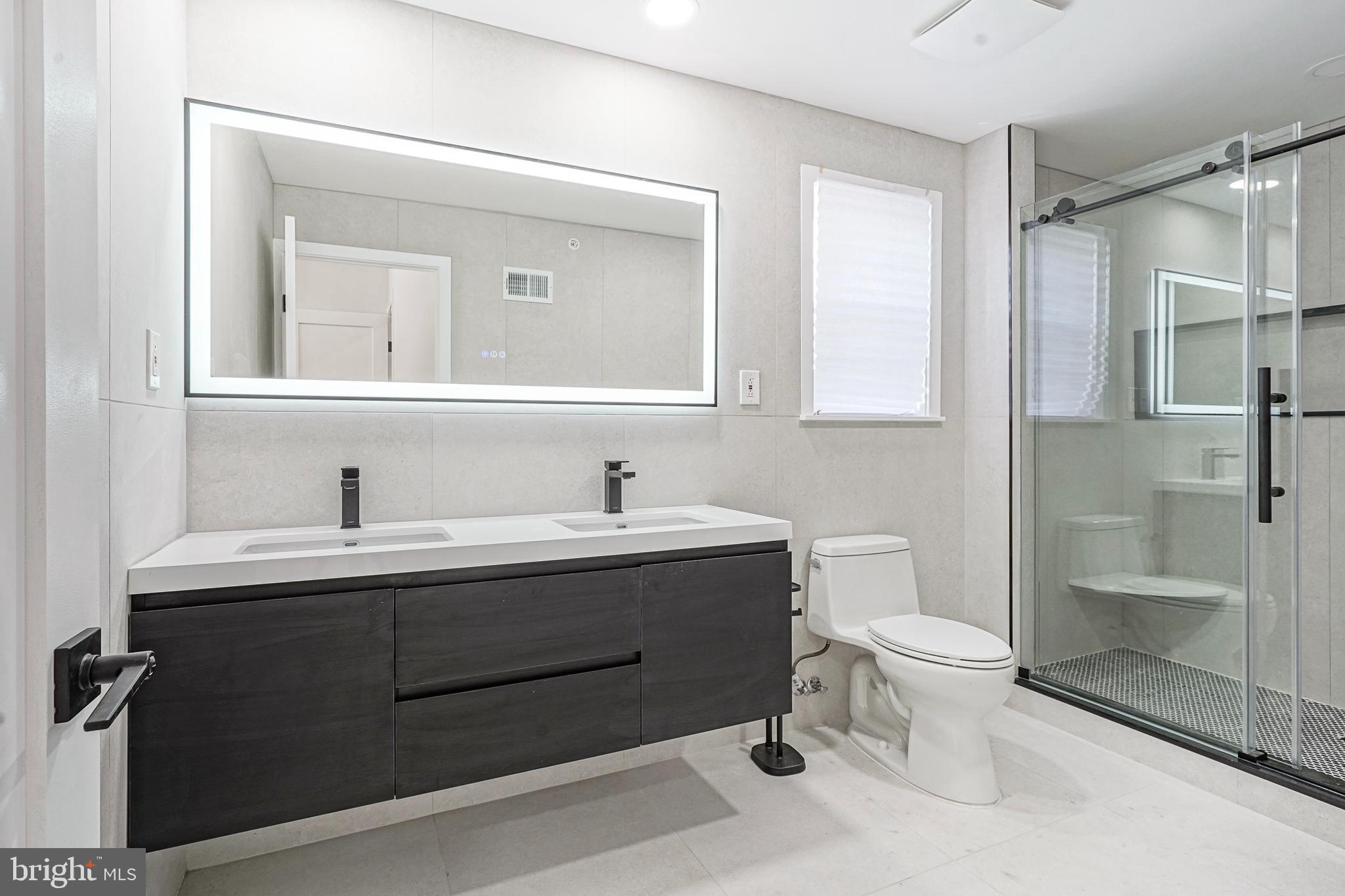 1145 Tasker Street Philadelphia, PA 19148 - Photo 34 of 58 a bathroom with a toilet sink and shower