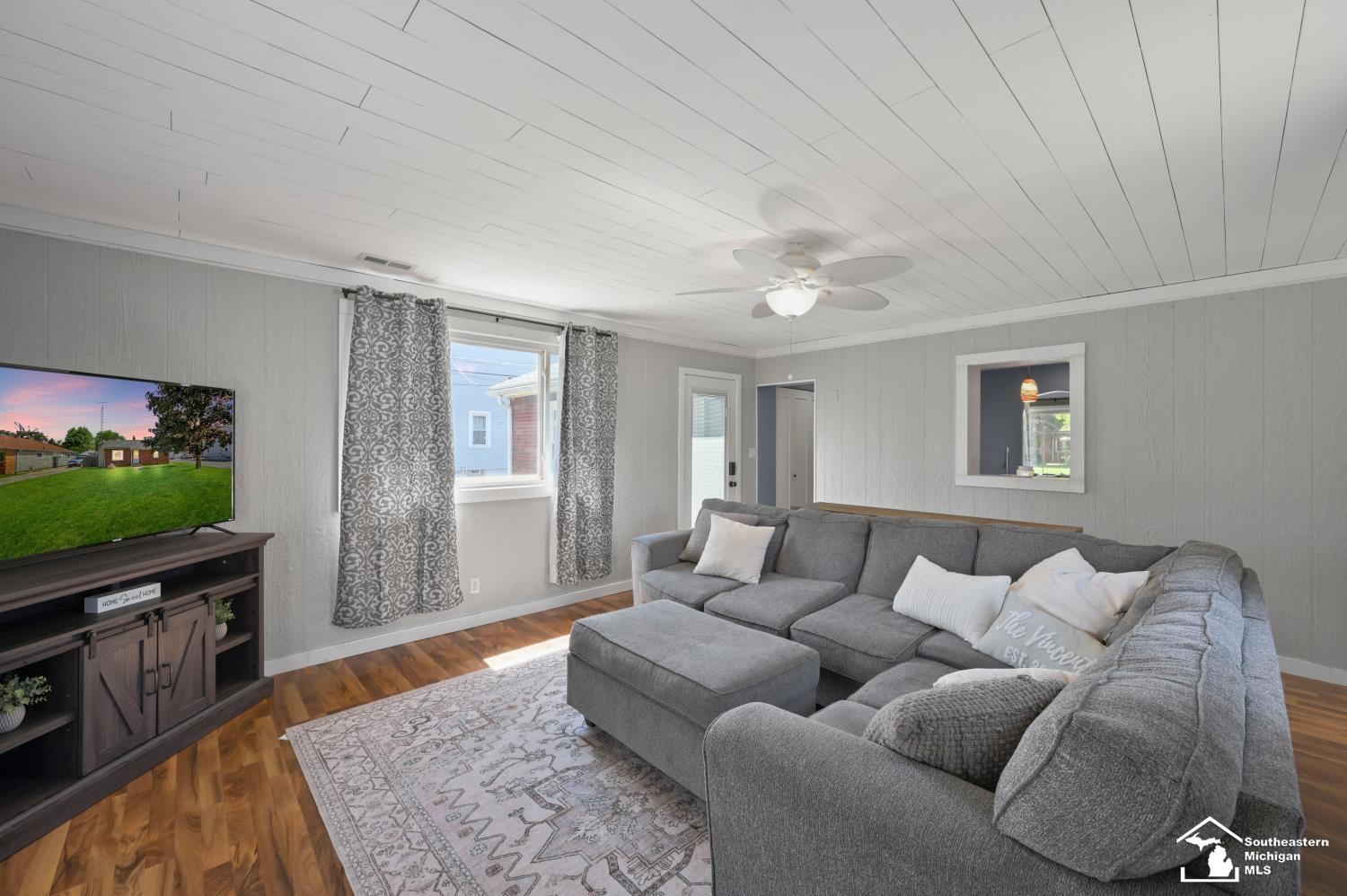 5864 Edgewood Boulevard Monroe, MI 48161 - Photo 17 of 25 50209778-65e77e4f-bdc2-4946-9dfc-1e9bc4c0ae1f.JPG