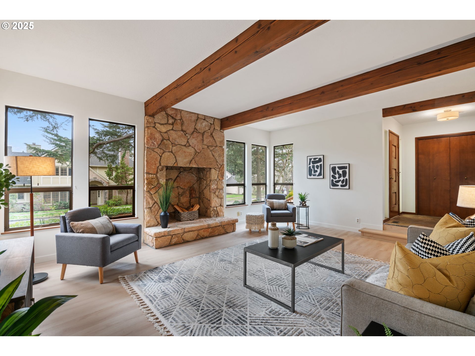 5845 Ridgetop Court Lake Oswego, OR 97035 - Photo 8 of 48 Living Room