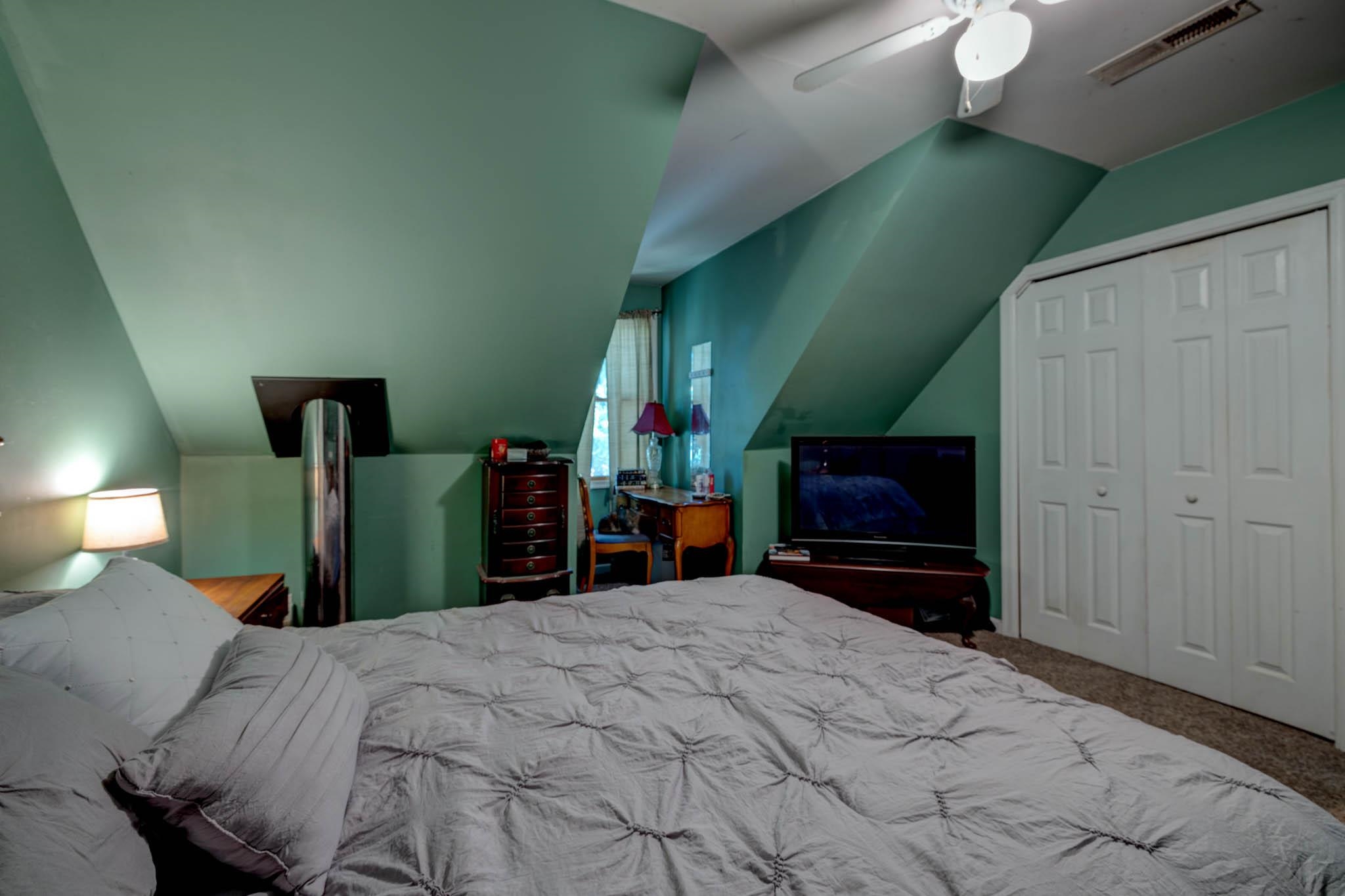 106 Delair Road Cape May, NJ 08204 - Photo 15 of 28 a bed room with a bed and a television