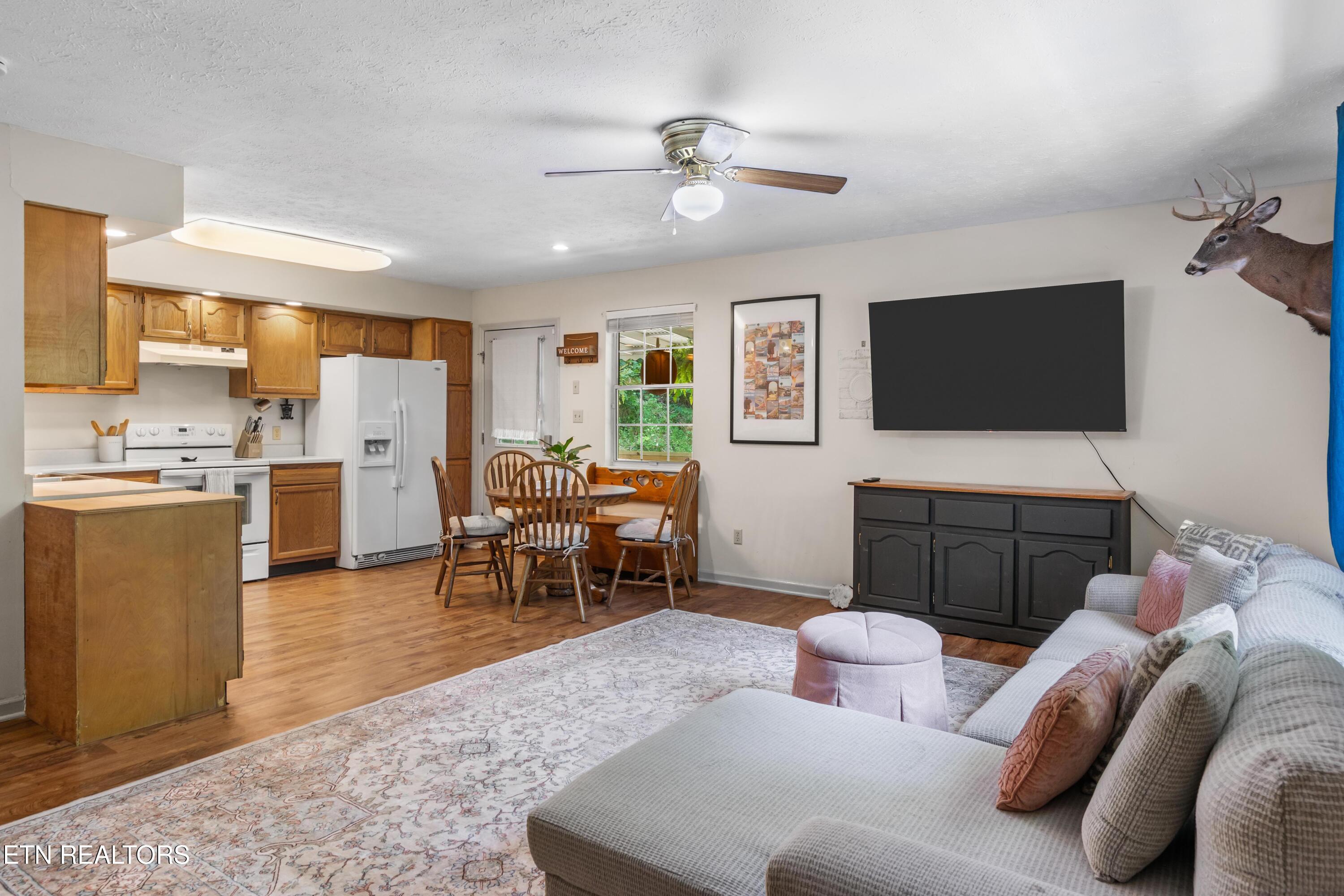 3714 Roberts Road Corryton, TN 37721 - Photo 12 of 24 Living Area