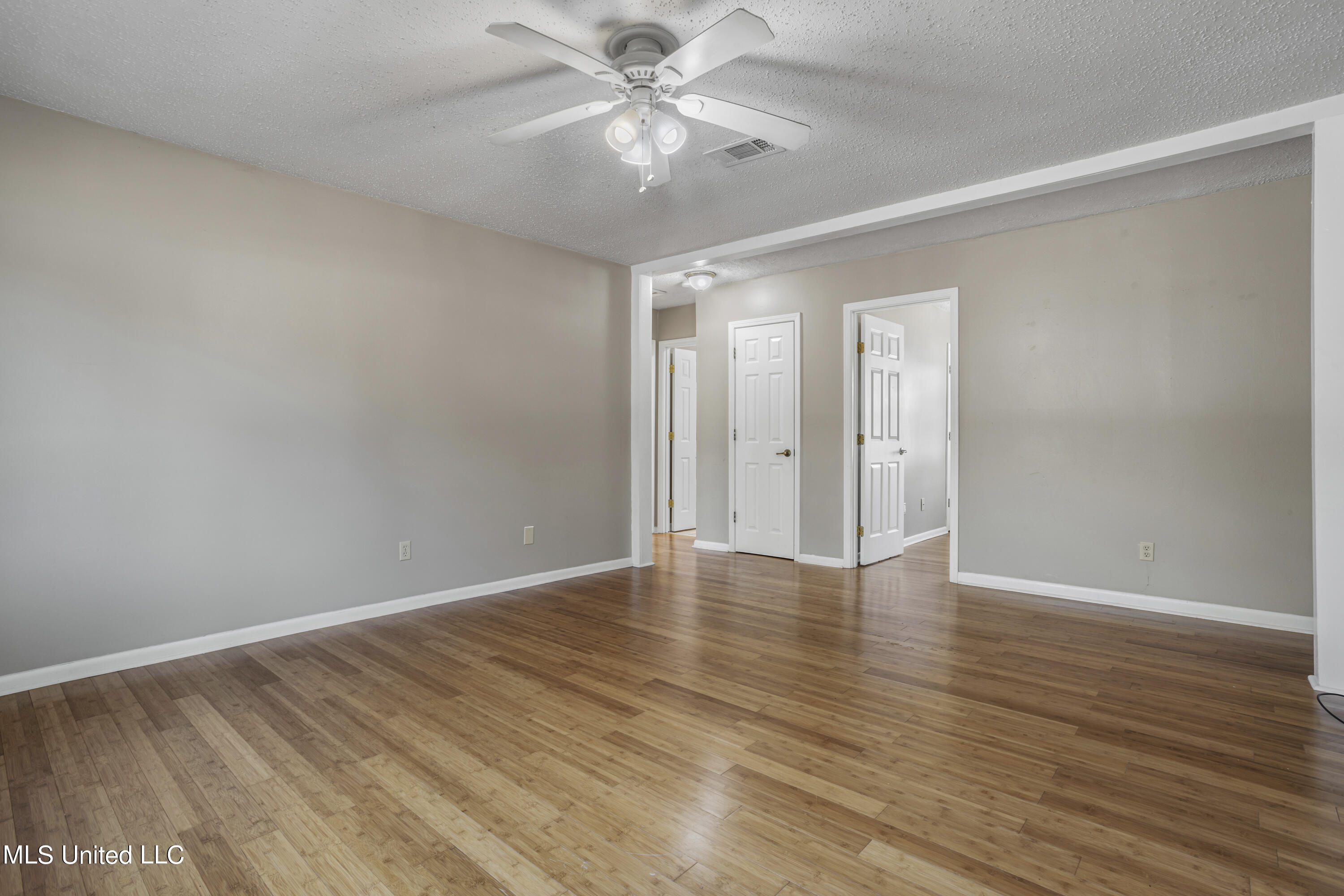 428 Hanley Road Ocean Springs, MS 39564 - Photo 3 of 23 005