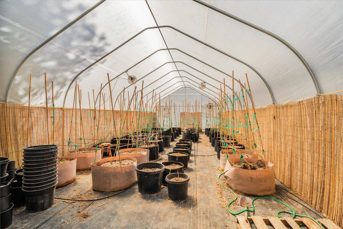 16010 Green Forest Road La Pine, OR 97739 - Photo 19 of 23 19-Greenhouse
