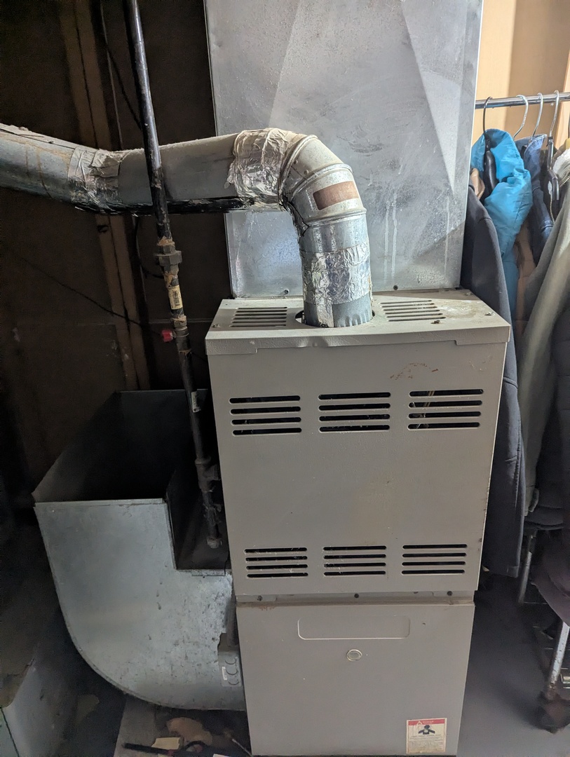 7548 West 61st Street Summit, IL 60501 - Photo 16 of 20 a close view of stove