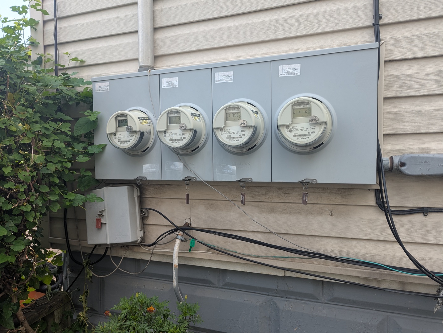 7548 West 61st Street Summit, IL 60501 - Photo 19 of 20 a view of door lock