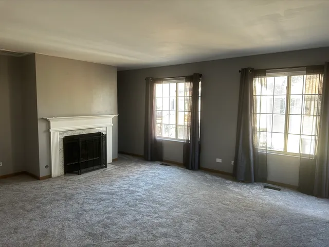 $1,900 | 1236 Sandhurst Lane, Unit 1236, South Elgin, IL 60177