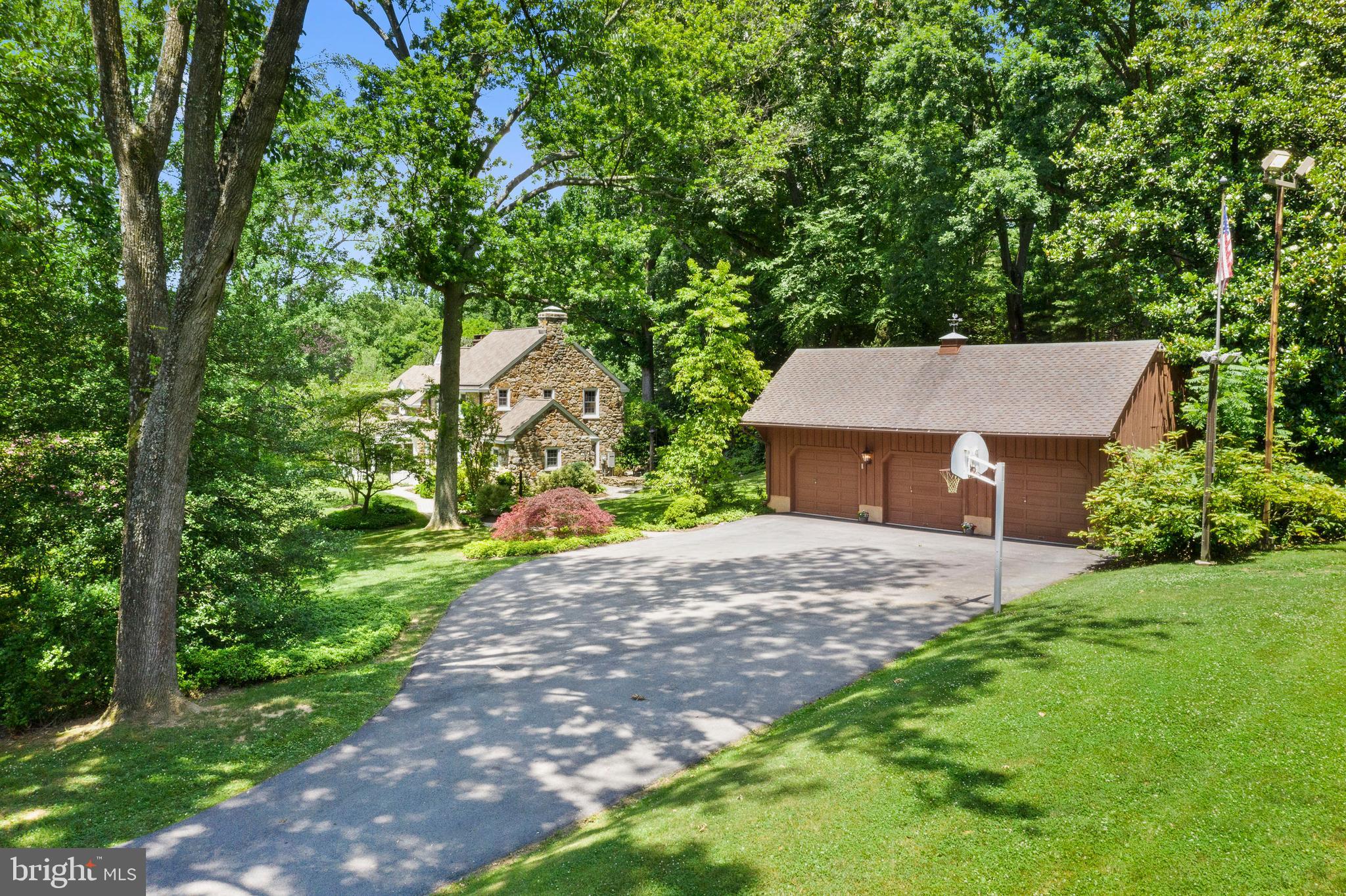 41 Boot Road Newtown Square, PA 19073 - Photo 10 of 84 3+ Car garage & 3 story Magnolia Tree!