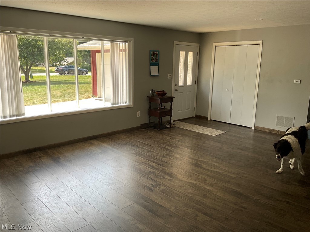 9251 Fair Road Strongsville, OH 44149 - Photo 10 of 26 Living room alternate view (pup not included)
