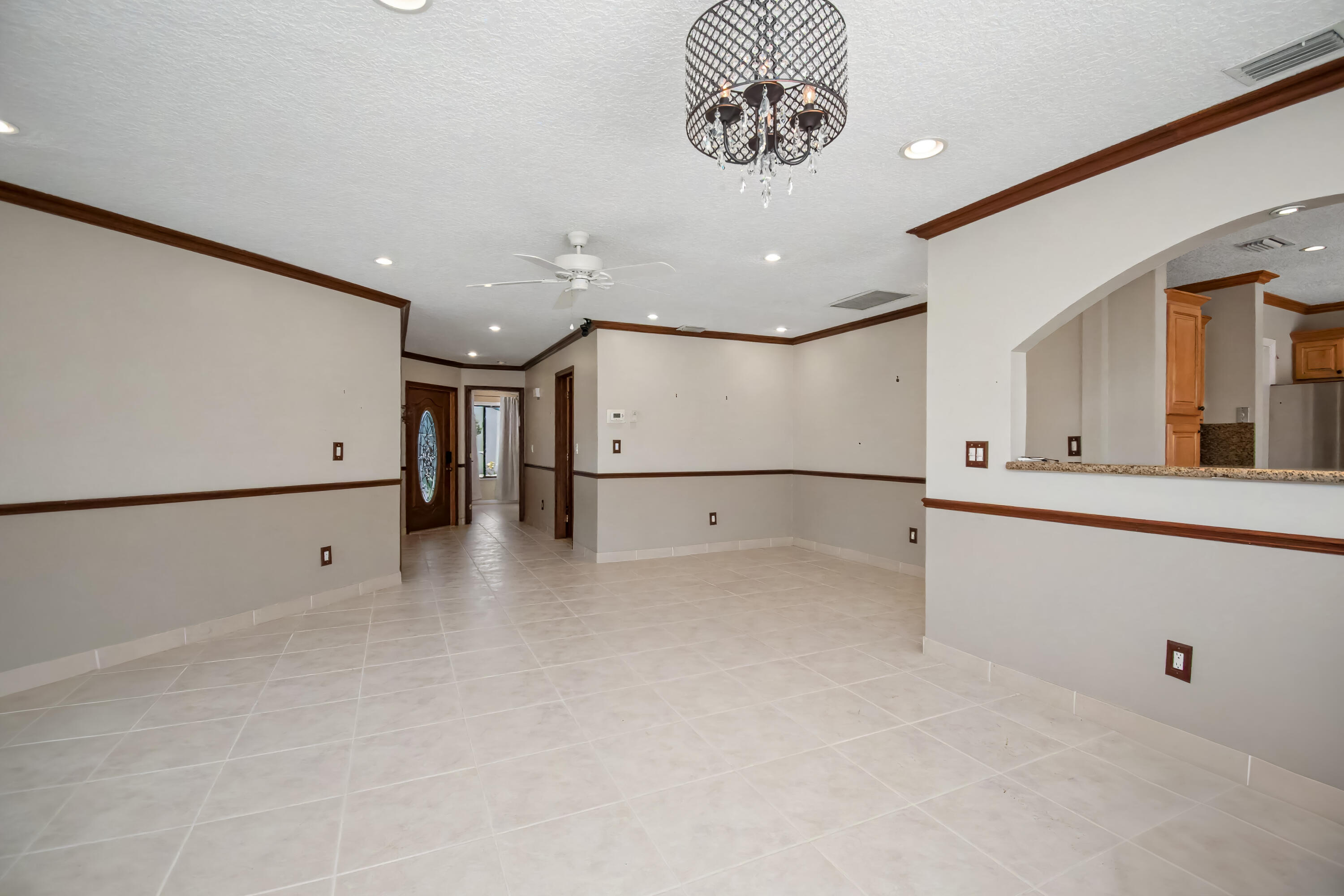 9709 Sunny Isle Circle Boca Raton, FL 33428 - Photo 5 of 37 D1DB33DD-C994-48C9-AAC3-6C224B421115