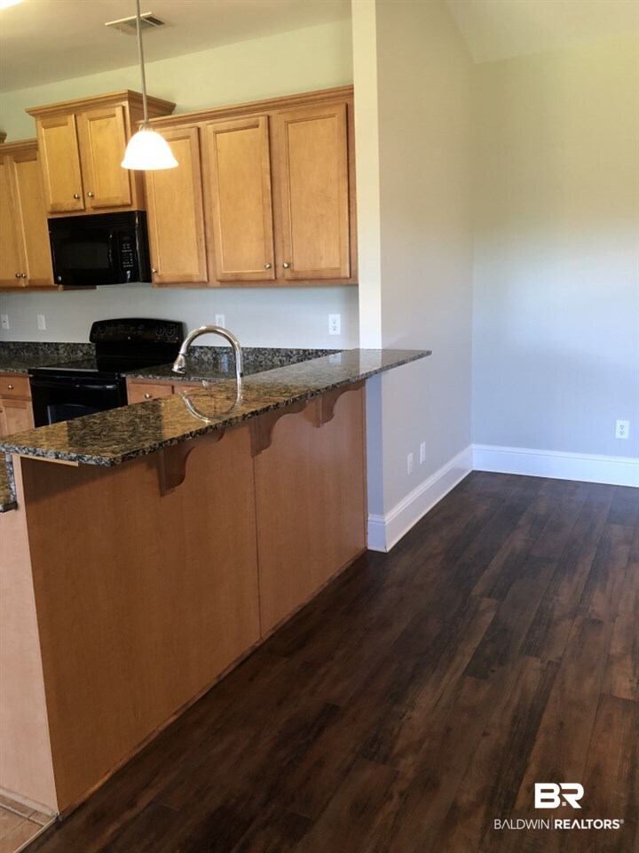 17178 Bankhead Boulevard Fairhope, AL 36532 - Photo 28 of 30 Breakfast Bar