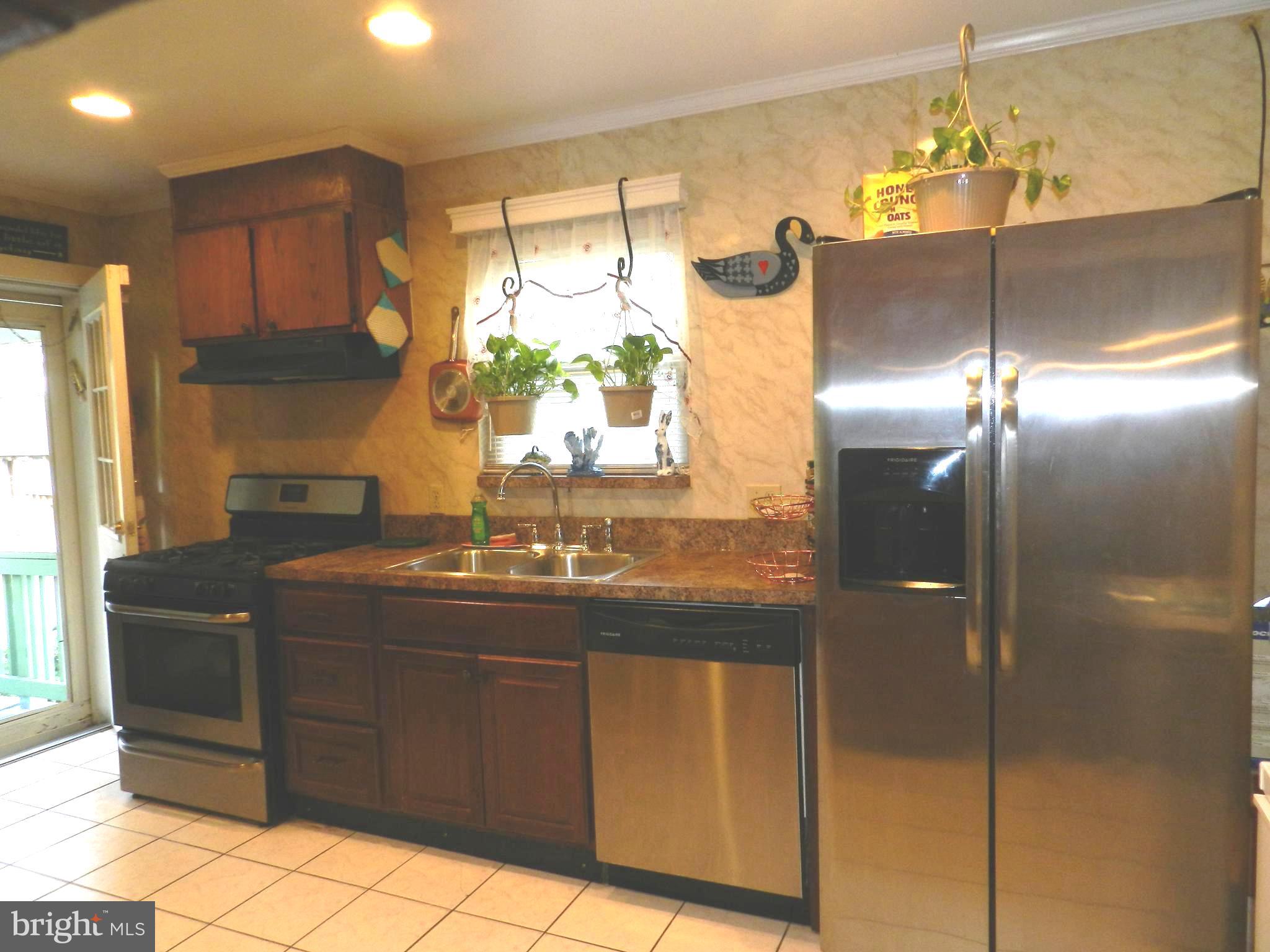 4814 Edmonston Road Hyattsville, MD 20781 - Photo 14 of 43 Kitchen