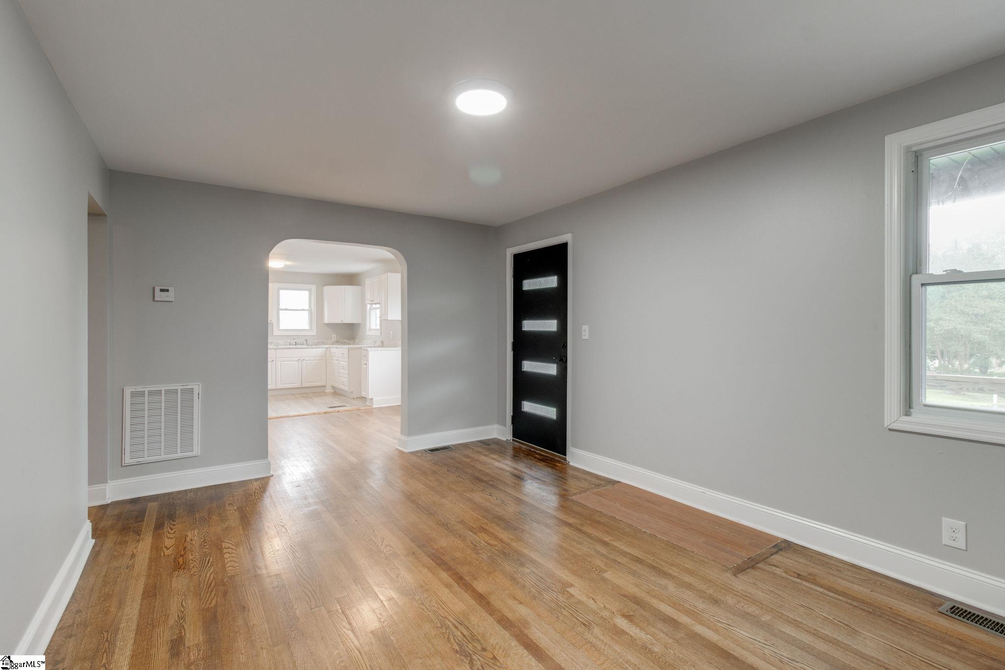 15 Ellison Street Greenville, SC 29607 - Photo 7 of 25 Gallery Image 7