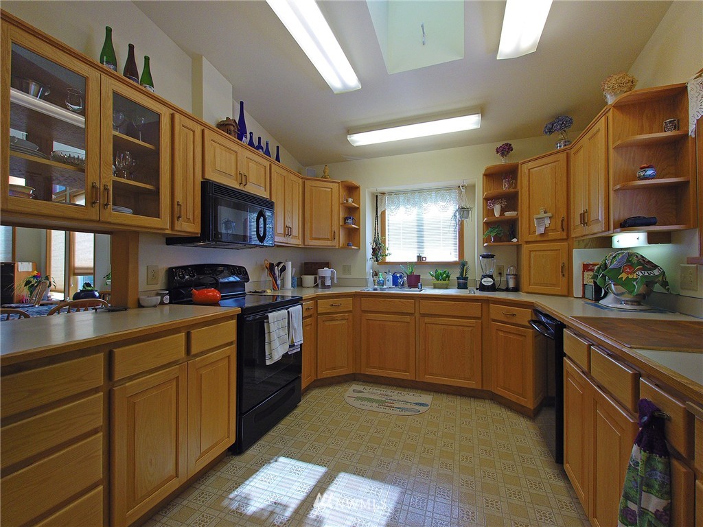 93 Thunder Road Port Angeles, WA 98362 - Photo 8 of 25 Gallery Image 8