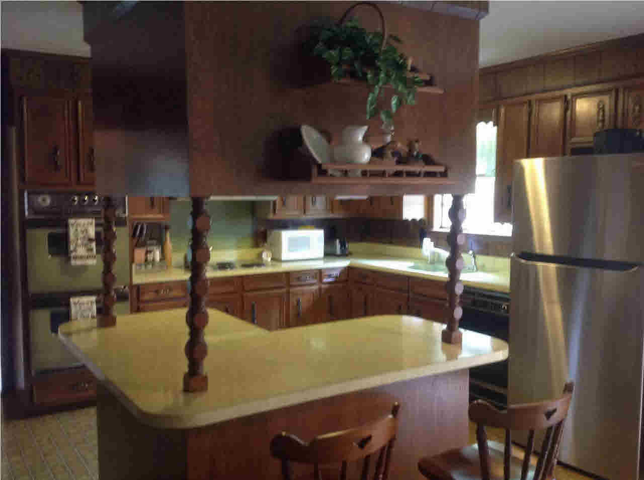 7056 Edgewater Drive Ridgeland, MS 39157 - Photo 6 of 15 kitchen and breakfast bar