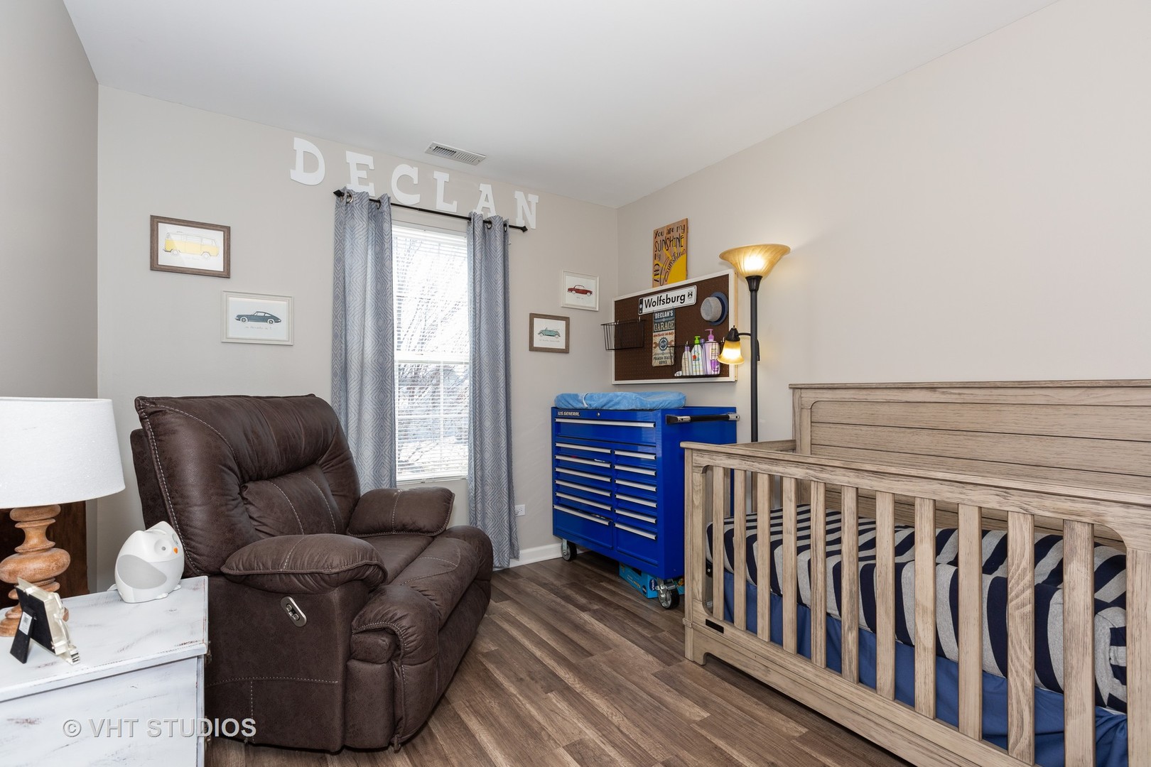 1003 Greenleaf Drive Joliet, IL 60436 - Photo 7 of 10 a living room with furniture