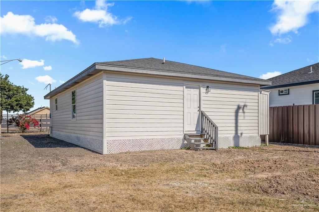 1343 Middle Street Alamo, TX 78516 - Photo 13 of 17 a backyard of a house