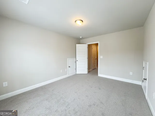 a view of empty room with window