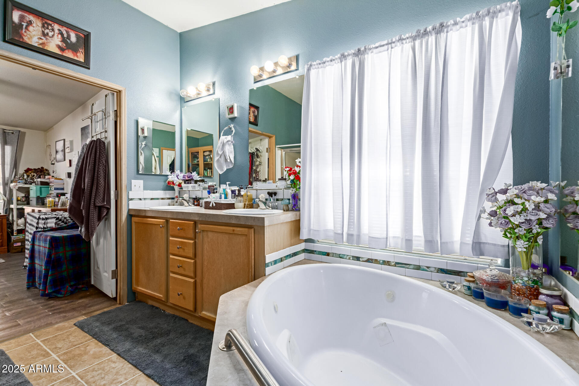 1347 South Oak Road Maricopa, AZ 85139 - Photo 16 of 30 a bathroom with a tub sink and mirror