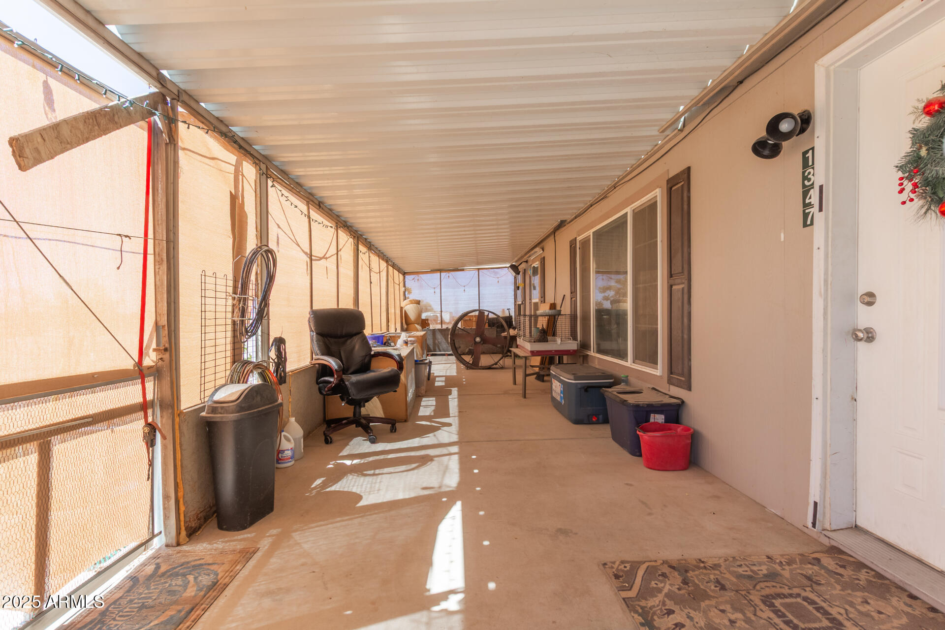 1347 South Oak Road Maricopa, AZ 85139 - Photo 4 of 30 a very nice looking room with many windows