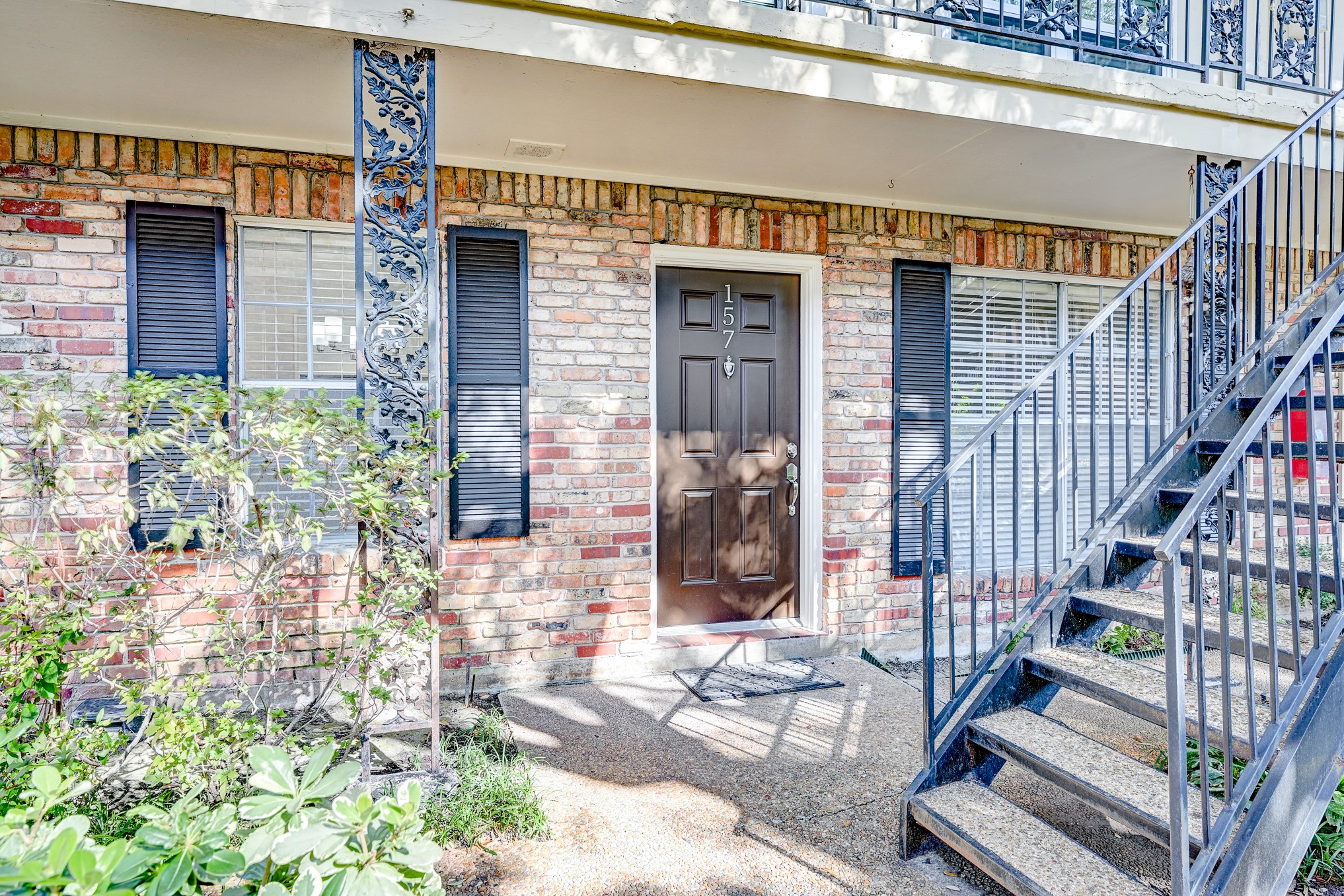 3224 Timmons Lane, Unit 157 Houston, TX 77027 - Photo 2 of 30 a front view of a house with large windows