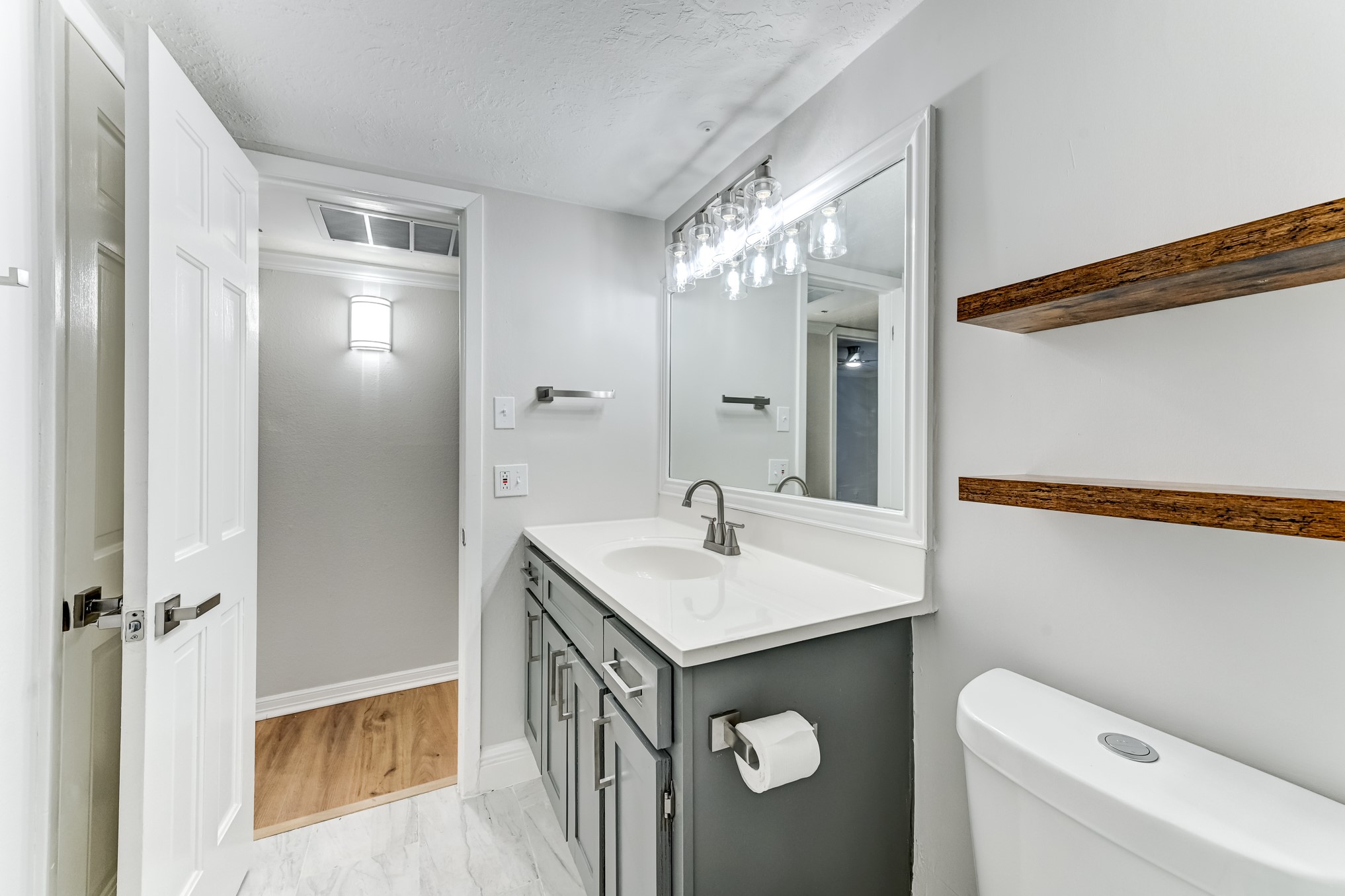 3224 Timmons Lane, Unit 157 Houston, TX 77027 - Photo 29 of 30 a bathroom with a sink toilet and mirror