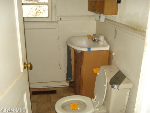 207 Beach Street High Point, NC 27260 - Photo 12 of 13 Bath.