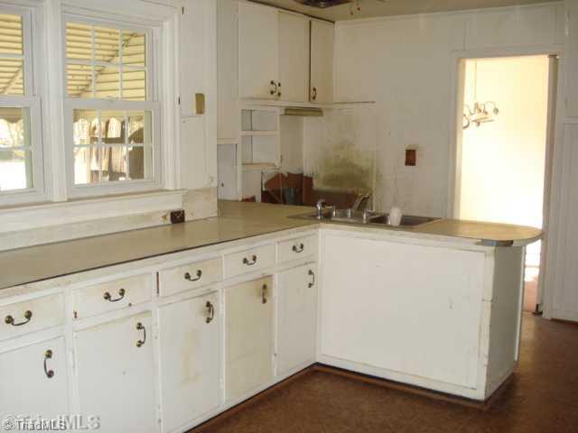 207 Beach Street High Point, NC 27260 - Photo 4 of 13 Kitchen.
