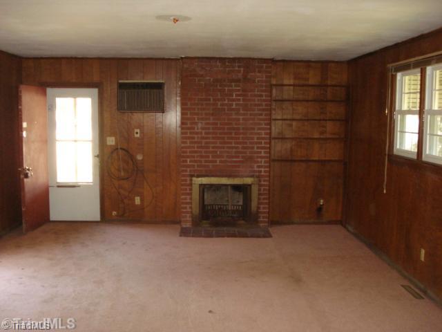 207 Beach Street High Point, NC 27260 - Photo 5 of 13 Den/Family/Great Room.