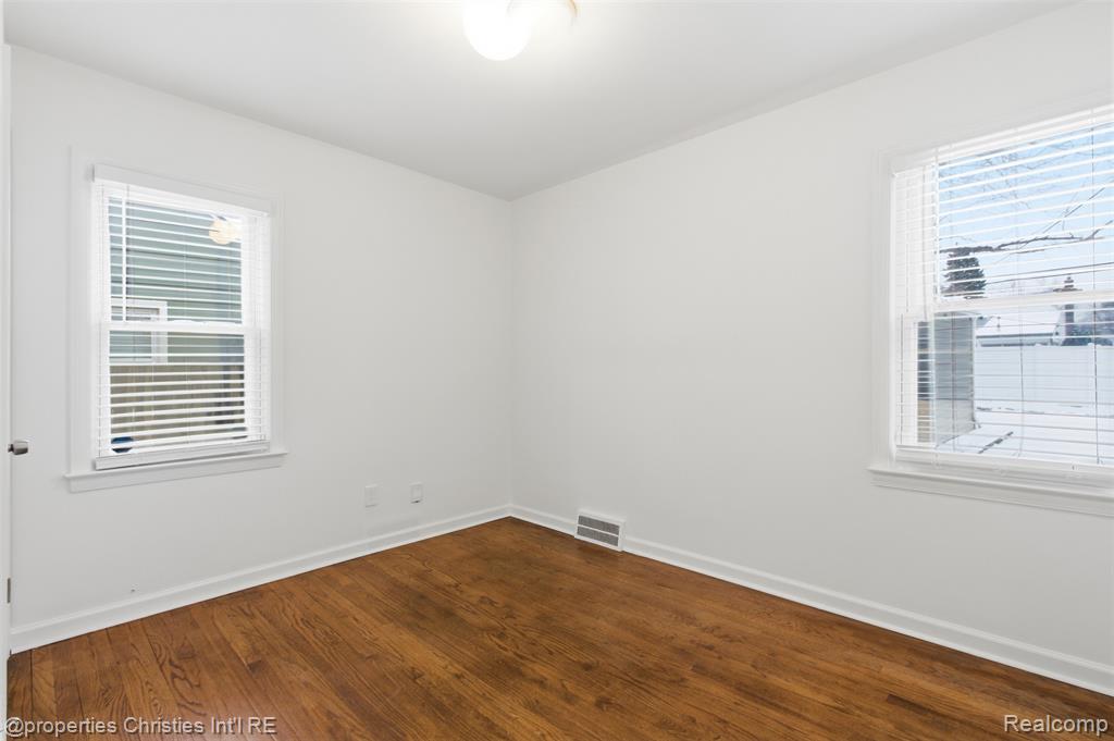 2079 Harvard Road Berkley, MI 48072 - Photo 13 of 24 Gallery Image 13