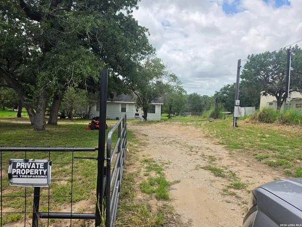 $220,000 | 216 Creeks End Drive, Floresville, TX 78114