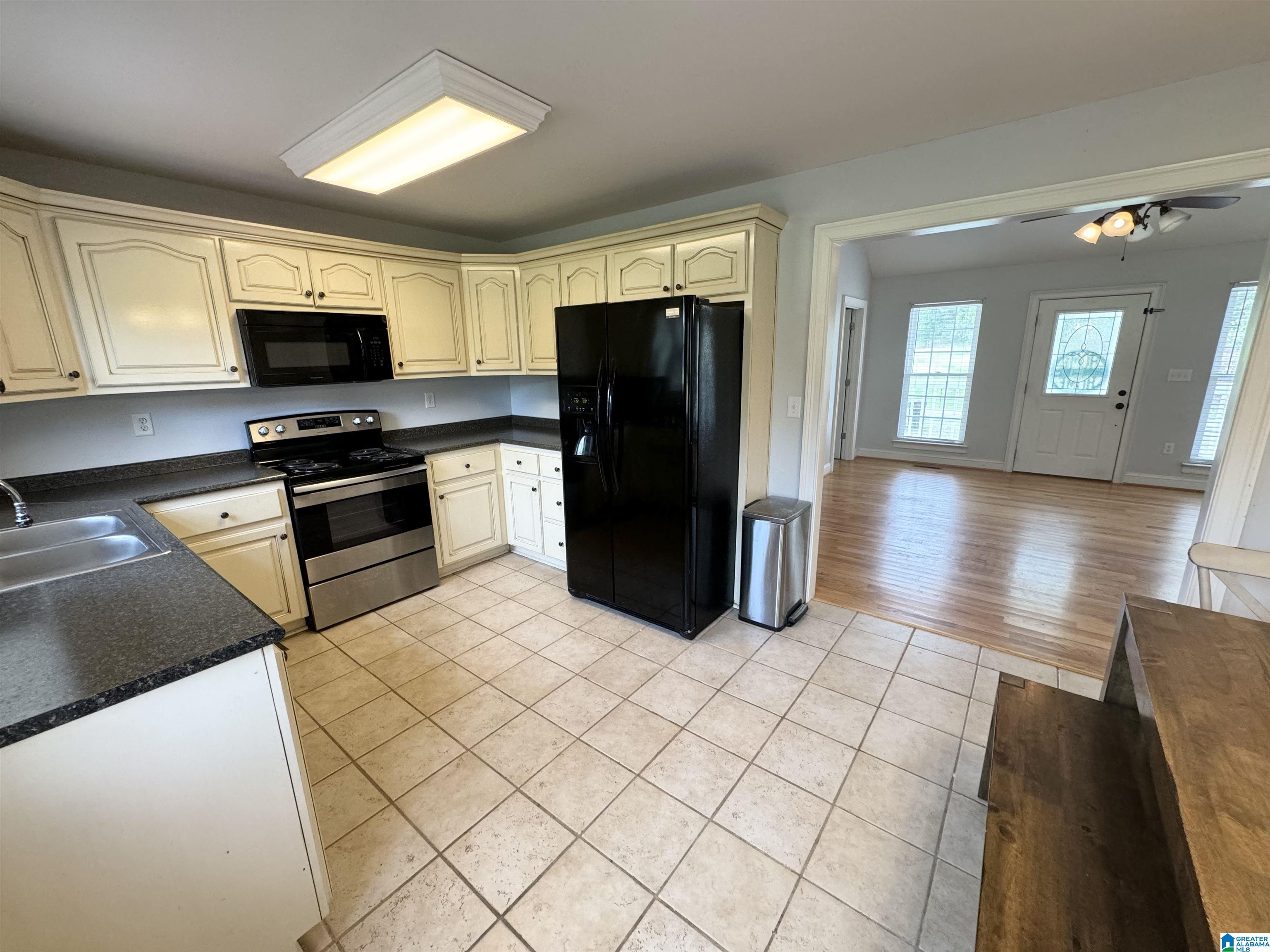 2029 Armstrong Loop Hayden, AL 35079 - Photo 9 of 36