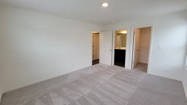 $2,795 | 200 Goldenrod Drive, Elgin, IL 60124