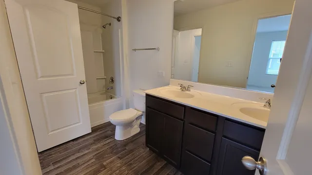 $2,795 | 200 Goldenrod Drive, Elgin, IL 60124