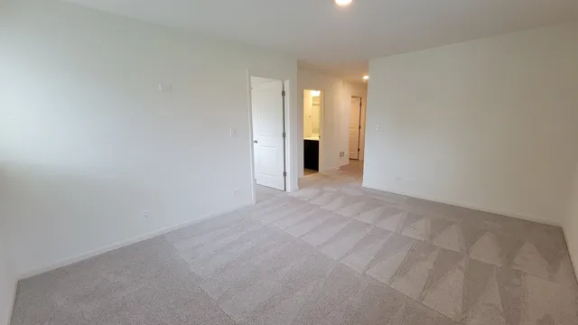 $2,795 | 200 Goldenrod Drive, Elgin, IL 60124