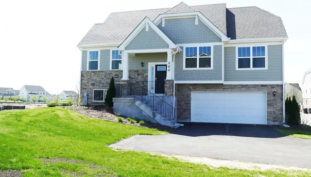 $2,795 | 200 Goldenrod Drive, Elgin, IL 60124