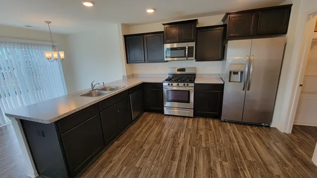 $2,795 | 200 Goldenrod Drive, Elgin, IL 60124