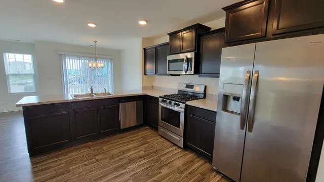 $2,795 | 200 Goldenrod Drive, Elgin, IL 60124