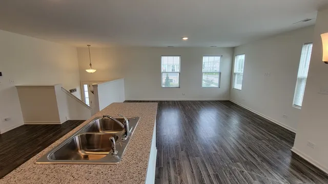 $2,795 | 200 Goldenrod Drive, Elgin, IL 60124