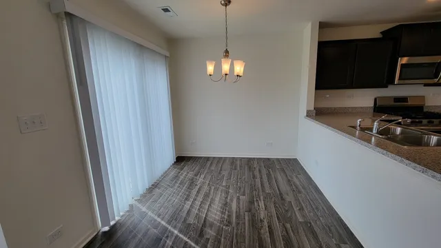 $2,795 | 200 Goldenrod Drive, Elgin, IL 60124