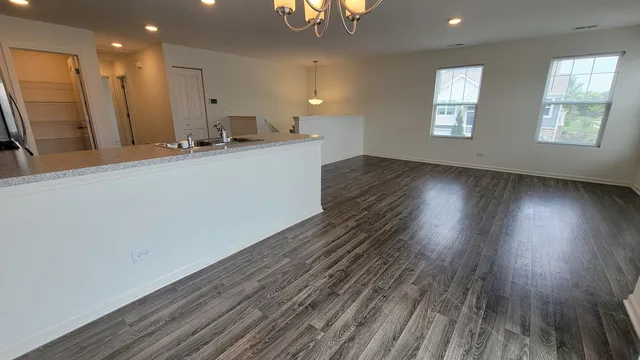 $2,795 | 200 Goldenrod Drive, Elgin, IL 60124