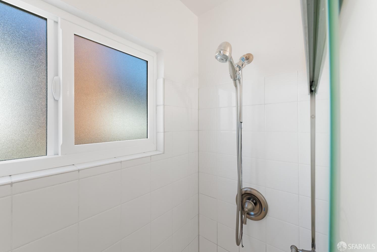 2934 Longview Road Antioch, CA 94509 - Photo 27 of 36 a bathroom with a mirror