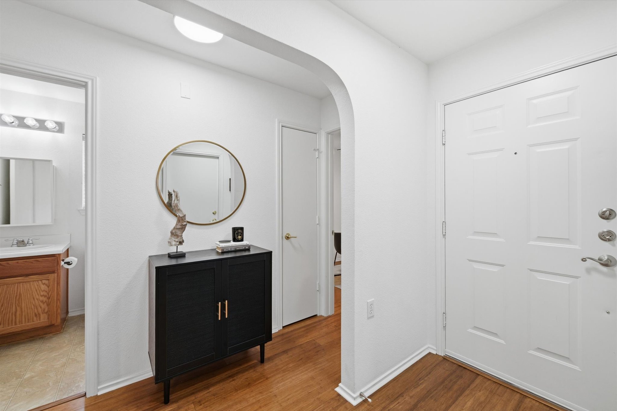 5321 Tower Trail Austin, TX 78723 - Photo 5 of 22 a room with wooden floor and mirror