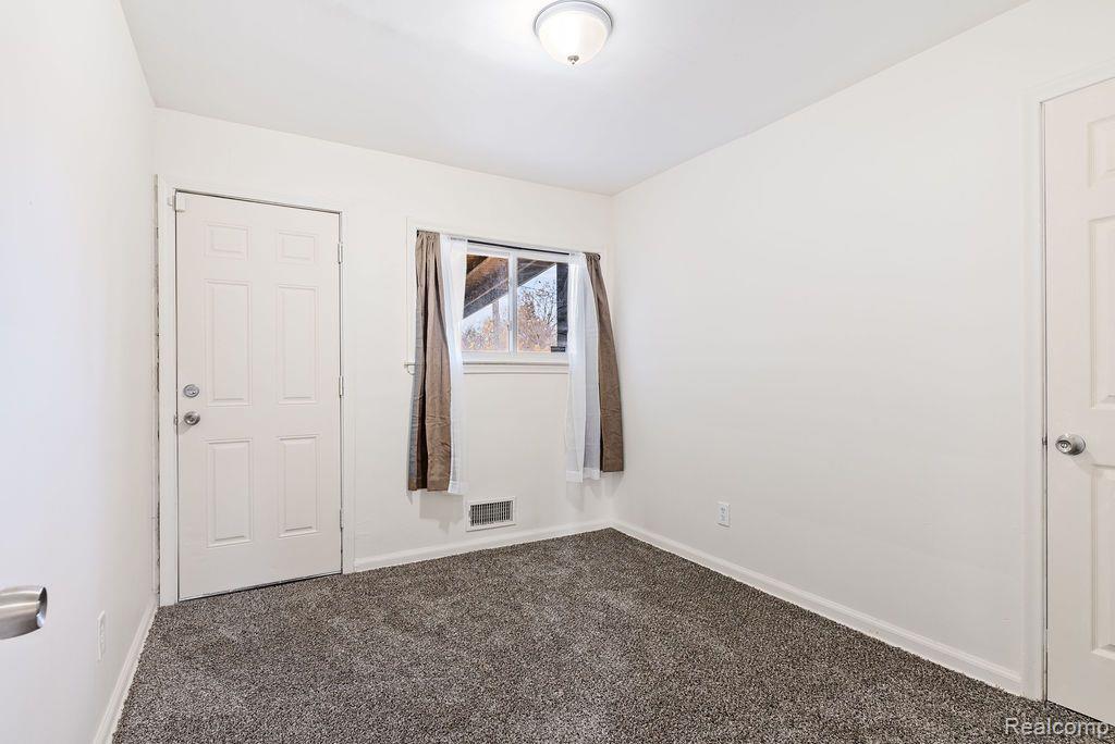 5607 Fleming Road Flint, MI 48504 - Photo 17 of 29 Gallery Image 17