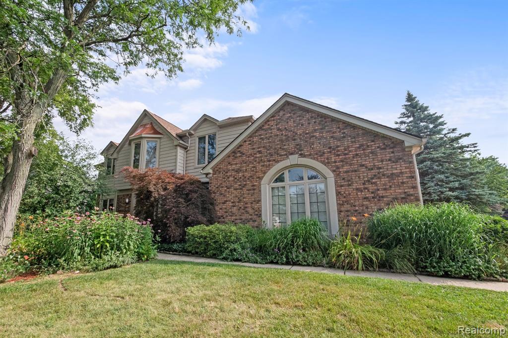 264 Stonetree Circle Rochester Hills, MI 48309 - Photo 3 of 35