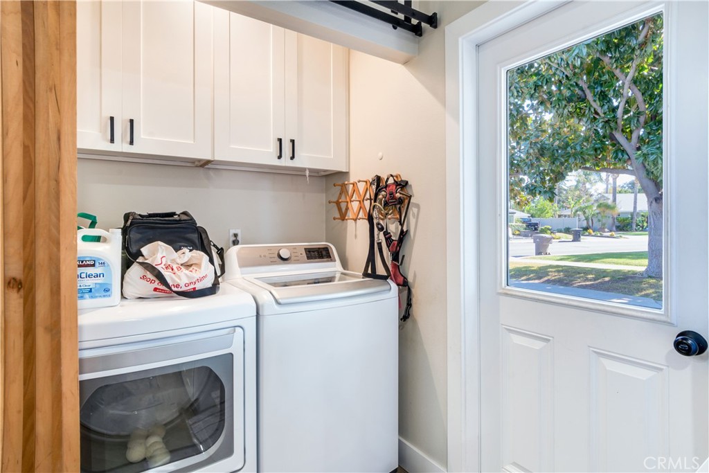 6755 Rainier Court Riverside, CA 92506 - Photo 11 of 23 a utility room with dryer and washer