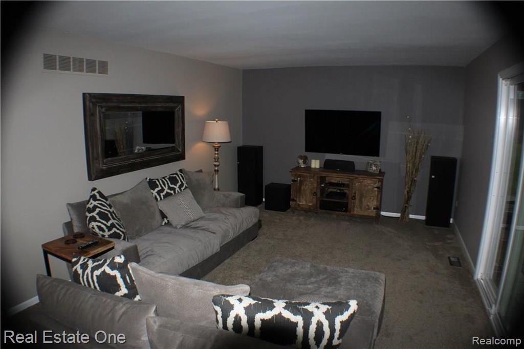 511 Whitney Drive Rochester Hills, MI 48307 - Photo 6 of 25