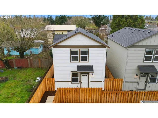 $369,900 | 4541 Southeast 97th Avenue, Portland, OR 97266