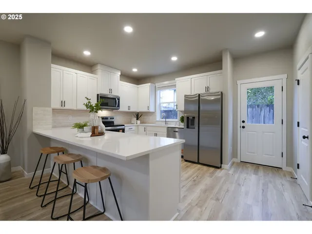 $369,900 | 4541 Southeast 97th Avenue, Portland, OR 97266