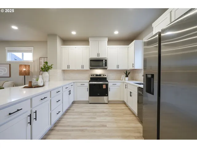 $369,900 | 4541 Southeast 97th Avenue, Portland, OR 97266