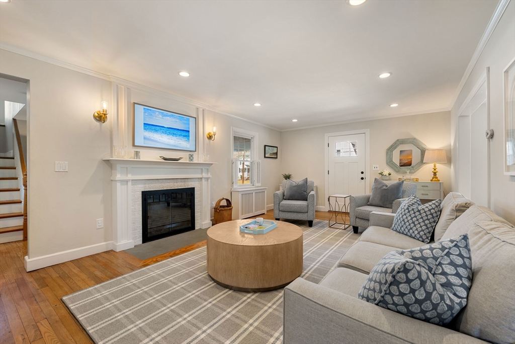94 Greenacre Road Westwood, MA 02090 - Photo 4 of 27 Gallery Image 4